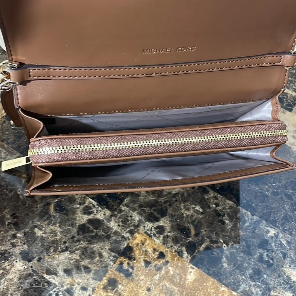 Michael Kors large zip around wallet crossbody Jet set Item
